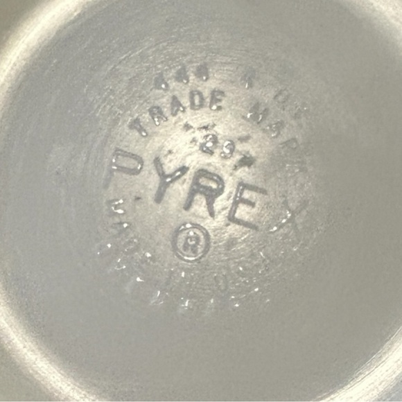 Vtg PYREX Town & Country Cinderella Mixing Bowl #444  Brown on White 4 Qt Large - Picture 7 of 7